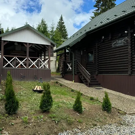 біла ведмедиця Chalet Yablunytsya