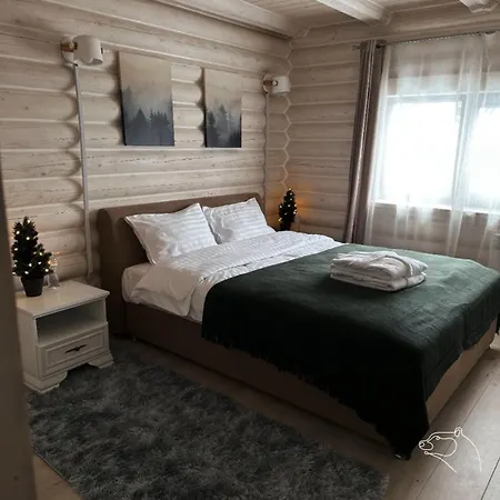 біла ведмедиця Chalet Yablunytsya