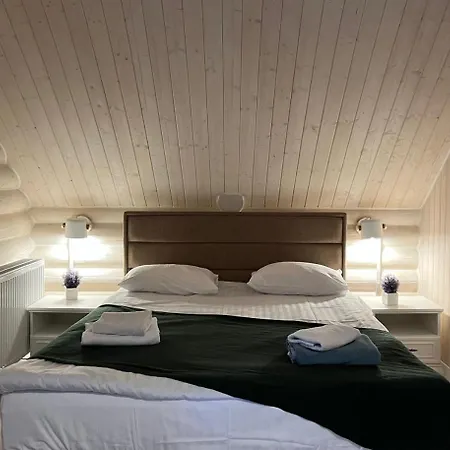 біла ведмедиця Chalet Yablunytsya