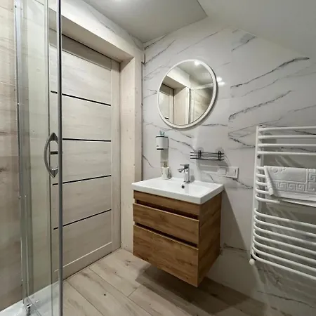 біла ведмедиця Chalet *