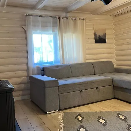 біла ведмедиця Chalet Yablunytsya