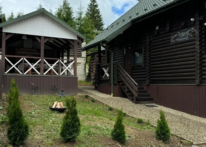 біла ведмедиця Chalet Yablunytsia
